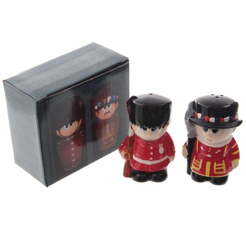 Puckator Ceramic Guardsman & Beefeater Salt & Pepper Set