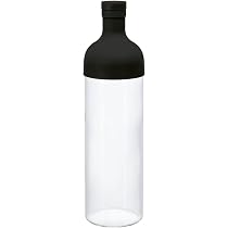 HARIO Bouteille à Thé Froid 750ml - Verre Résistant à La Chaleur - Filtre Polypropylène - Vert Fumé