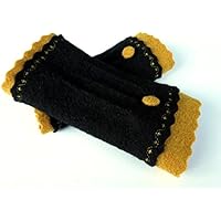 Armstulpen / Pulswärmer aus Walkwolle (Walk, Walkstoff) in Schwarz und Zitronen-Gelb; Borte, Knopf, Zierstiche, Längsbiesen