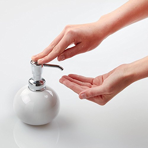 InterDesign York Runder Seifenspender aus Keramik für Küche oder Bad – Weiß/Chrom - 5