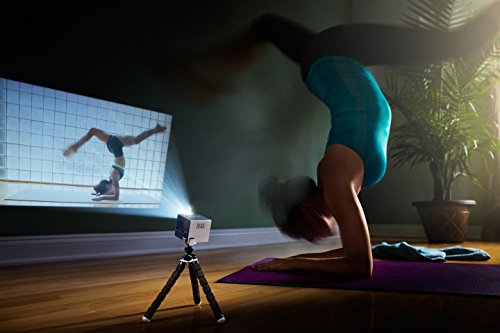 RIF6 Cube 2-Zoll-Handy-Projektor mit 20.000 Stunden LED-Licht und 120-Zoll-Display, tragbar, wiederaufladbar, beinhaltet HDMI-Kabel und Stativ - 4