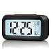 Produktbild Protech Wecker Digitaluhr Reise-Wecker Mit Kalender & Grossanzeige und Intelligentes Nachtlicht(Weie Hintergrundbeleuchtung) LCD Startseite Uhr Alarm Snooze Uhr, Stille Digital-Morgen-Schlafzimmer-Wecker- Schwarz