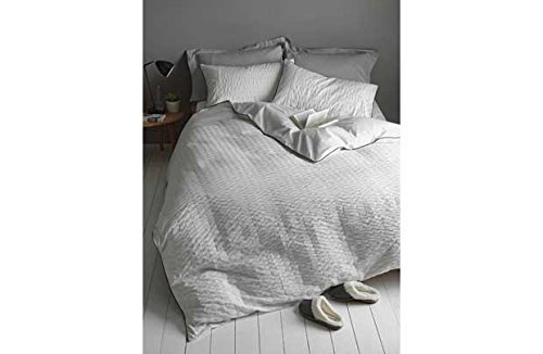 Heart of House Carson Seersucker Bedding Set - Superking.
