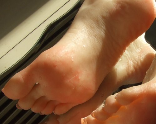 bayee 1 Paar Silikon In Lebensgröße Mädchen Mannequin Fuß Display Kristallhalskette Strasssteinherzen Sandale Schuh Socke Display Art Sketch EU36 - 9