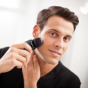 Remington PF7400 Comfort Series Plus Foil Shaver and Beard Trimmer, Black/Silver - Image 3