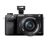 Sensor im DSLR-Format mit 16,1 Mio. Pixeln, Wi-Fi, OLED-Sucher, Drehrad und Full HD-Video-Funktion. Mit SEL-P1650 Objektiv