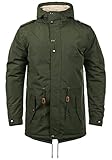 parka herren oliv ohne fell DETAILS & HIGHLIGHTS: Parka mit Kapuze und Innenfutter aus Teddyfell, Schulterlaschen mit Druckknöpfen, verdeckte Druckknopfleiste über dem Reißverschluss, außenliegender Tunnelzug im Taillenbereich, aufgesetzte Ärmeltasche mit Reißverschluss, zwei Eingriffstaschen mit Druckknopf, Echtlederbadge am rechten Oberarm, Kordelstopper aus Echtleder