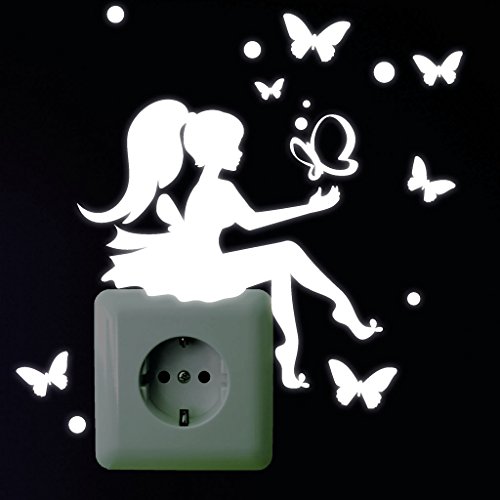 Wandtattoo Loft Leuchtaufkleber „Kleines Feenmädchen mit Schmetterlinge“ für Lichtschalter oder Steckdose / Fluoreszierend und im Dunkeln leuchtend - 3