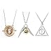 Produktbild Harry Potter inspiriert 3 Stück Collier-Set Harry Potter Halskette Set -3 Stück Cosplay Anhänger Halsketten Heiligtümer des Todes Golden Snitch und Rotierende Zeit Turner Halskette mit weißem Sand