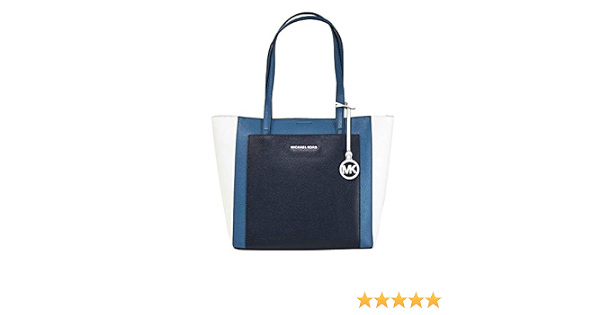 Michael Kors BORSA BLU E BIANCA IN PELLE MARTELLATA CON PENDENTE LOGO :  Amazon.it: Scarpe e borse
