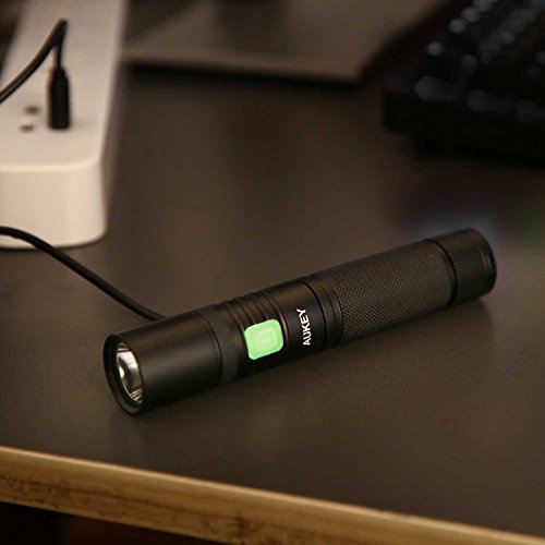 AUKEY Taschenlampe CREE LED, wiederaufladbar mit 2600 mAh AKKU, starkes Licht von 960 Lumen, IPX7 Wasserdicht, 4 Helligkeitsstufen und Stroboskop für Outdoor Sport (LT-SET6) - 4
