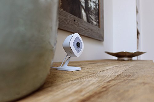 Arlo Q Plus (PoE and SD Card Slot for Local Recording) - Smart Home 1080 p Full HD Security Camera, Night Vision and Full Two Way Audio by NETGEAR (VMC3040S-100EUS)