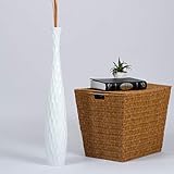 Alto (cm): 75 cm; Diámetro Máximo: 13 cm; Apertura: 2,50 cm; Color: blanco; Material: Madera de Mango