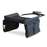 VIELSEITIG - Die Sitzablage kann nicht nur im Auto verwendet werden, sondern beschäftigt den kleinen Entdecker auch bei langen Reisen in der Bahn, im Flugzeug, oder sogar daheim