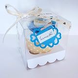 La caja es muy elegante y contiene un cupcake hecho con unos calcetines de Algodón de marca (la marca puede variar entre GAP, DULCE, Cotton Juice, ZARA kids, etc.). La talla puede variar entre 1-6 meses, la composición es: 98% Algodón, 6% poliamida y 1% elastano, y un pañal DODOT para recién nacidos/primeros meses.