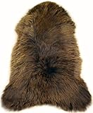 die Größe ist wählbar, bitte beachten Sie das sich die angegebene Größe auf die Gesamtlänge des Felles bezieht, die Breite ist nicht angegeben da diese von Fell zu Fell variiert