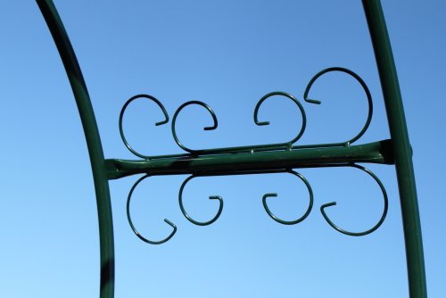 Olive Grove: robuster und dekorativer Rosenbogen aus Stahl - 3