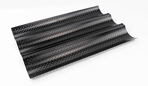 culinario Baguette Backblech, 38 x 24 x 2 cm, aus perforiertem Metall, mit Antihaft-Beschichtung, Profi-Qualität - 2