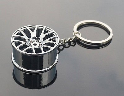 Preisvergleich Produktbild Schlüsselanhänger Felge Auto Schlüsselkette Tür Schlüssel Wiedergabe Autos silber / schwarz