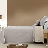 Medidas para Cama de 90 cm: 180 cm x 270 cm. Cama de 105 cm: 200 x 270 cm. -Cama de 135 cm: 235 x 270 cm. -Cama de 150 cm: 245 cm x 270 cm. -Cama de 160 cm: 255 cm x 270 cm. -Cama de 180 cm: 275 cm x 270 cm. -Cama de 200 cm: 295 cm x 270 cm.