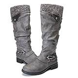 ★ Perfekte Passform und Stil: Vielseitige, kniehohe Stiefel haben ein einfaches, schlankes Obermaterial aus veganem PU und eine niedrige, gestapelte (3,2 cm) Ferse fügt Ihrem Look etwas Zentimeter hinzu. Perfekt für Festivals und das ganze Jahr über