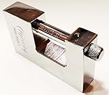 Candado monoblock rectangular con cuerpo de metal macizo