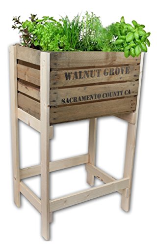 Hochbeet aus verschiedenen alten Obstkisten von Cronenwerth © (Hochbeet mit Holzkiste "Walnut Grove")