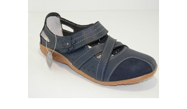 navy sandals size 4
