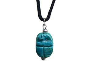 HORUS ARTESANÍA DE EGIPTO Lotto di 5 unità identiche di Ciondolo Scarabeo in Pietra egizia con Cordino per appenderlo. Nell'antico Egitto Kheper simboleggia la creazione, la Saggezza e Il rinnovamento.