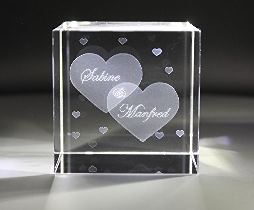 VIP-LASER Glaswürfel XL mit zwei großen Herzen und kleineren Herzen graviert. Wir gravieren auch noch Deine Wunschnamen kostenlos ein – das ideale Partner Geschenk zum Valentinstag - 4