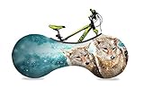 ADECUADA PARA TODAS LAS BICICLETAS INFANTILES DESDE 8 AÑOS DE EDAD - *** Sin importar cual sea la altura y el tamaño de los neumáticos de la bicicleta de su hijo/a, esta premiada funda se adaptará a ella gracias a su diseño innovador y a su elástico tejido (poliéster y lycra). *** 