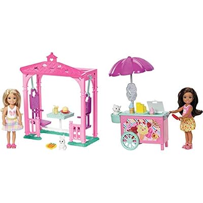 Barbie Famille mini-poupée brune Chelsea et son Chariot à Glaces avec figurine de chat et petits accessoires, jouet pour enfant, FDB33