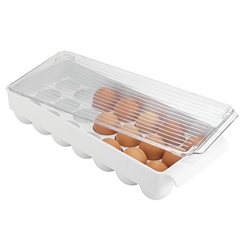 mDesign Eiereinsatz für Kühlschrank – riesiger Eierhalter aus Kunststoff – Eierbehälter mit Deckel für 21 Eier – weiß / transparent