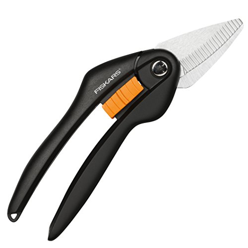 Fiskars Universal-Gartenschere, Länge 20,8 cm, Hochwertige Stahl-Klingen, Schwarz/Orange, SingleStep, SP28, 1000571