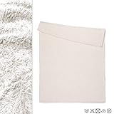 Das trendige und edle Wohn-Accessoire wärmt Sie mit echter Mikrofaser, die schnell trocknet und sogar für Allergiker geeignet ist und selbstverständlich können Sie Ihren neuen Begleiter problemlos in der Maschine bei bis zu 30° Celsius waschen.