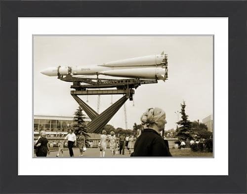 Media StorehouseMedia Storehouse Framed 16x12 Photo of Vostok rocket, Moscow, Russia (6321515)