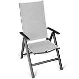 Durch den Klapp-Mechanismus sind die Gartenstühle bequem und platzsparend zu verstauen