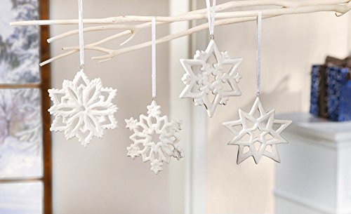 amelex 67 Set di 4 Sospensioni Cristalli di Neve, Porcellana Bianca, filigrana con 4 Diversi Modelli, Fiocco in Raso per sospendere