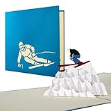 VERSCHENKEN SIE EIN LÄCHELN - Ein Skifahrer erscheint als Pop-Up beim Öffnen der Karte. Daher dient sie perfekt als Gutschein zur Skireise, zum Skiausflug oder einfach nur als Glückwunschkarte. Diese kleinen Kunstwerke werden von uns mit Liebe gestaltet und mit sehr viel Geschick zu dieser tollen Überraschung zusammen gesetzt.