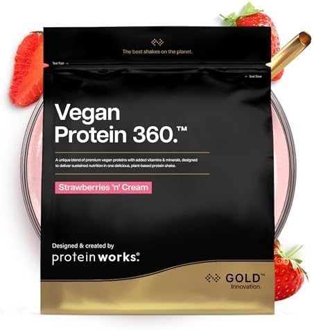 Protein Works | Vegan Protein 360 – GOLD Innovation, Proteine Vegane, Miscela Multi-Proteica Premium 100% Vegetale, Shake a Basso Contenuto di Grassi e Calorie, Panna & Fragole, 16 Porzioni, 500g
