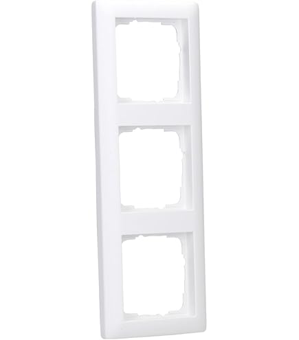 Gira wandcontactdoos 3-voudig met randaarde 16A 250V - zuiver wit Gira wandcontactdoos 3-voudig met randaarde 16A 250V - zuiver wit