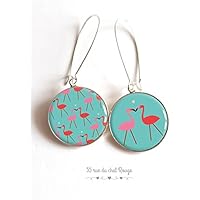 Ohrringe cabochon, die asymmetrisch sind, rosa Flamingos auf türkisem Grund