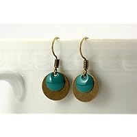 feine Messing Ohrringe mit schlichtem runden Emaille Anhänger in türkis