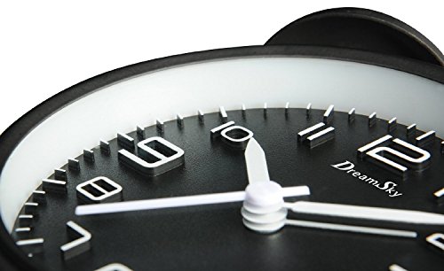 DreamSky Doppelglockenwecker mit Nachtlicht, großes Zifferblatt von 4 Zoll, Analog Quarzwecker mit lautem Alarm,kein Ticken, geräuschlos, Schwarz - 3