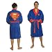 Produktbild Superman DC Comics Helden Fleece Bademantel kleines Logo vorn, großes Logo hinten mit Leuchteffekt