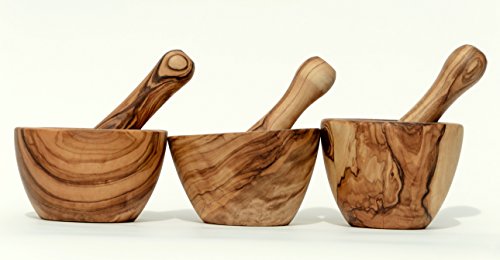 Olivenholzmörser & Stößel ROTONDA. Mörser – Holzmörser. Fein gemasertes Olivenholz. Durchmesser 10 cm. Höhe 6 cm. Stößel 12,5 cm. - 3