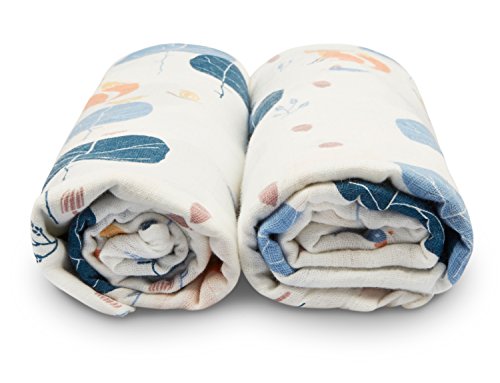 Weiche Bio-Musselin Decke mit aufeinander abgestimmtem, kostenlosen Lätzchen für Neugeborene bis Kleinkinder von Sabai Sabai, 2er Set freundlicher Fuchs (120 cm x 120 cm) - 2