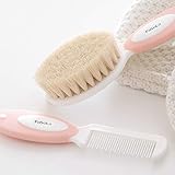Mantener el cabello del bebé liso. Desenreda el cabello, manteniendo una mano firme sobre las raíces para evitar tirar del cuero cabelludo. Este cepillo ayudará a aliviar la ansiedad de tu hijo mientras cuidas el cabello.