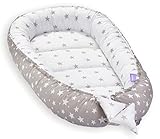 👶 BABYNEST, SICHER UND KOMFORTABLE - Das Babynest ist kuschlig weich, super warm und gibt Ihnen und Ihrem Kind, durch die hohe Seitenbegrenzung Sicherheit und Geborgenheit. Das Nest kann in den Kinderwagen, auf Reisen, im Bett auf dem Sofa oder als Einlage im Babybett benutzt werden.