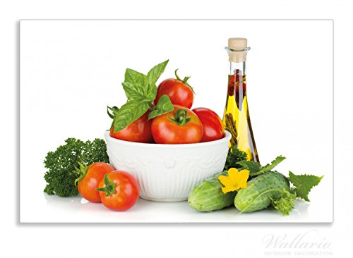 Wallario Herdabdeckplatte / Spritzschutz aus Glas, 1-teilig, 80x52cm, für Ceran- und Induktionsherde, Motiv Frische Salatzutaten mit Kräuter-Öl - Tomaten, Gurke, Petersilie